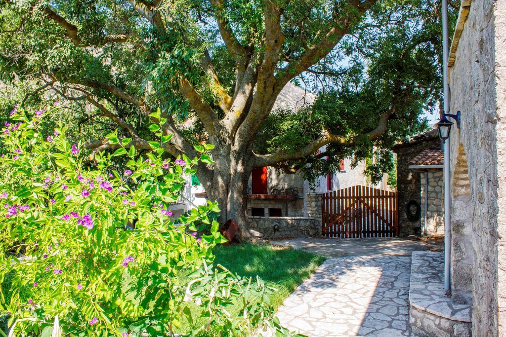 Menelia Cottage Platístoma Kamer foto