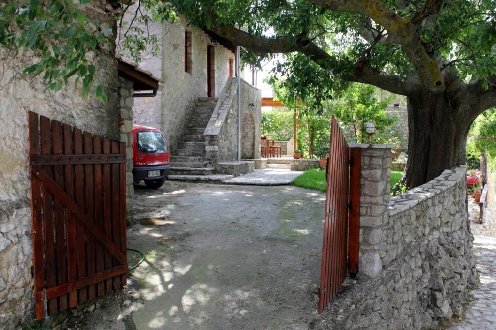 Menelia Cottage Platístoma Kamer foto